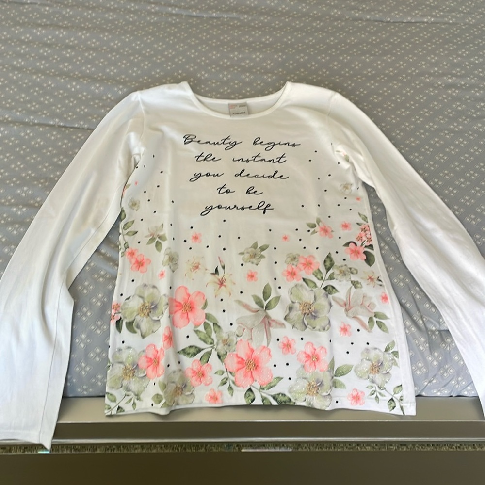 Im selling this very cute kids shirt! It has been used.